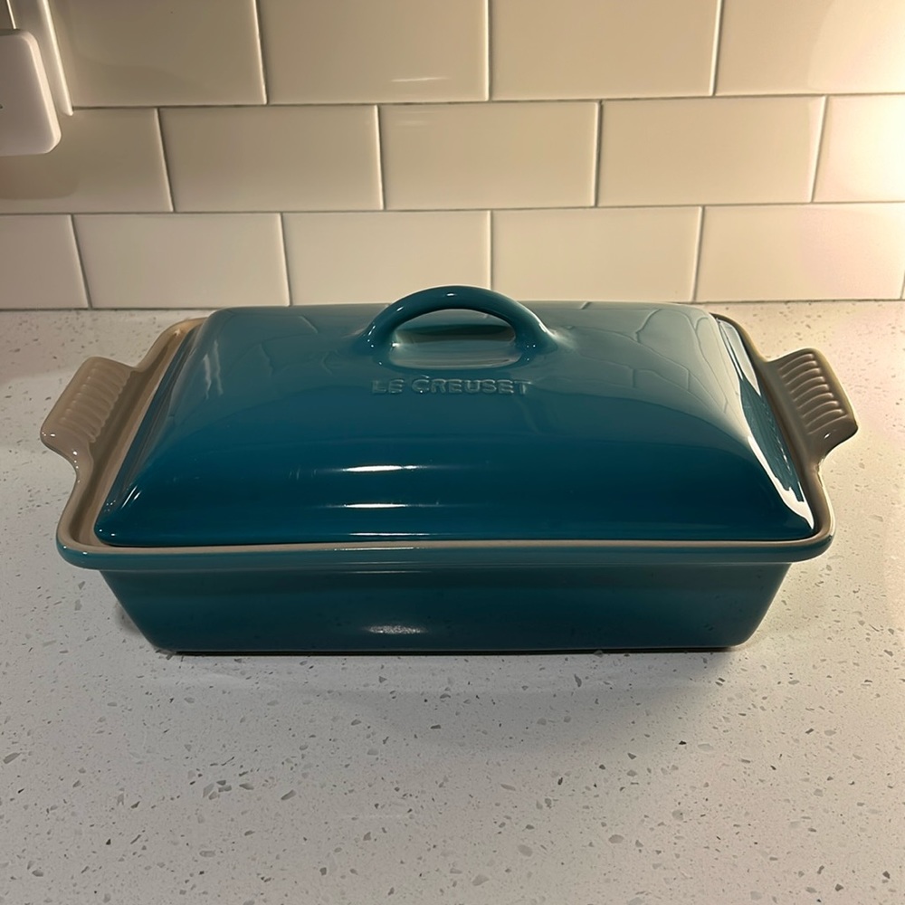 Le Creuset Stoneware Lidded Baker in Caribbean Blue